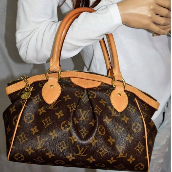 Louis Vuitton Handbags - 💎✨HEAD TURNER✨💎Authentic Louis Vuitton Tivoli PM hand bag